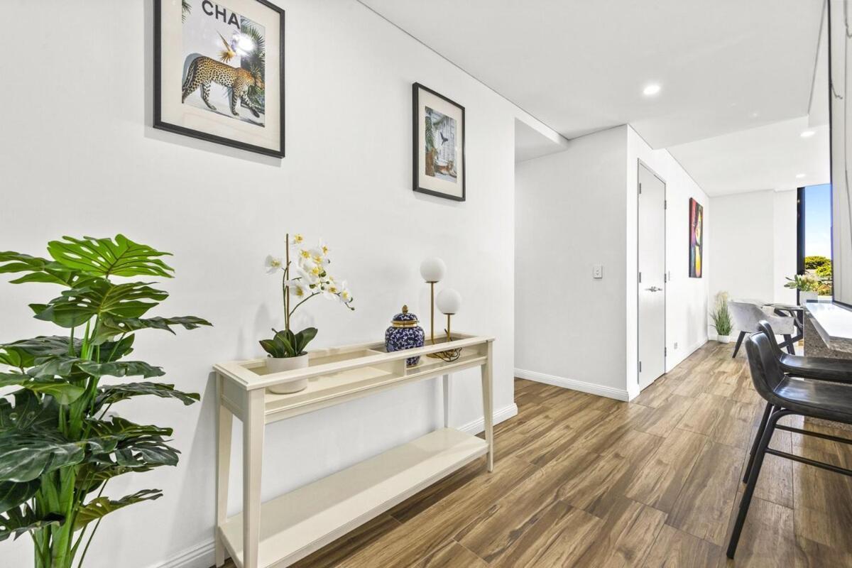 Lumiere 3br Serene Retreat - Views, Parking, Gym, Pool Sydney