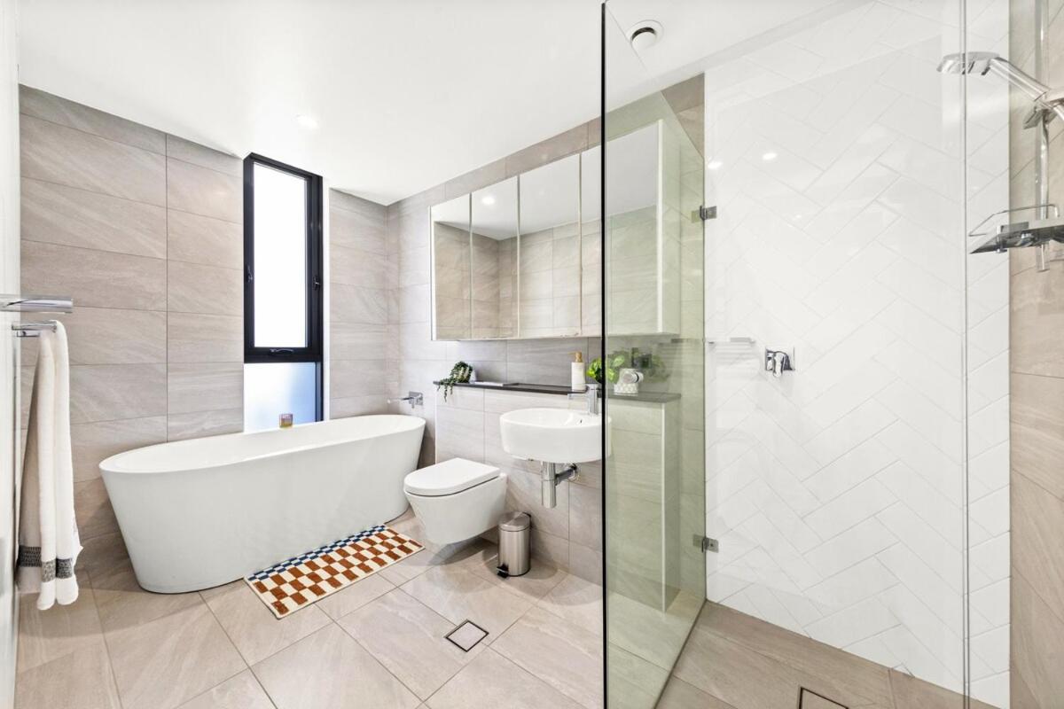 Lumiere 3br Serene Retreat - Views, Parking, Gym, Pool * Sydney