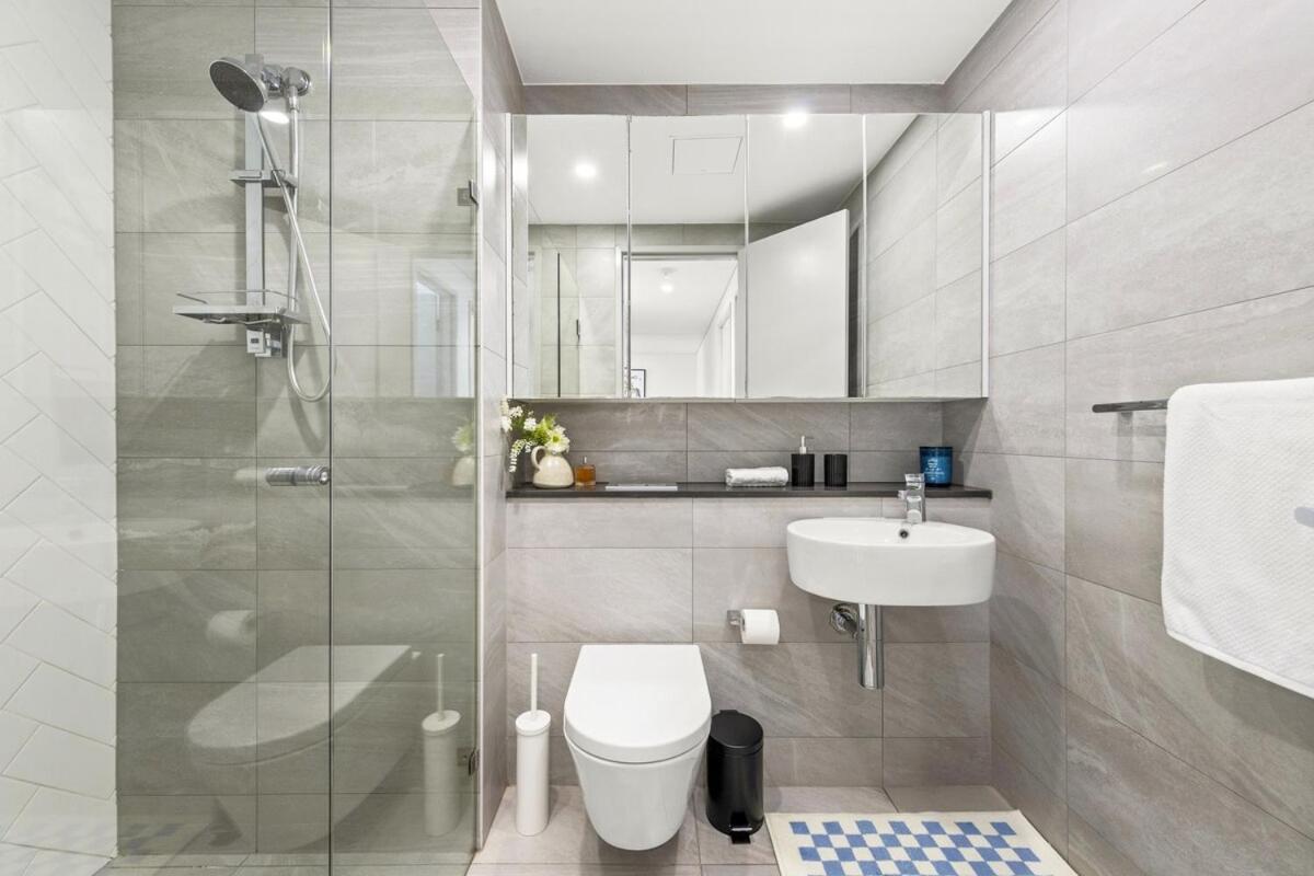 Lumiere 3br Serene Retreat - Views, Parking, Gym, Pool Sydney