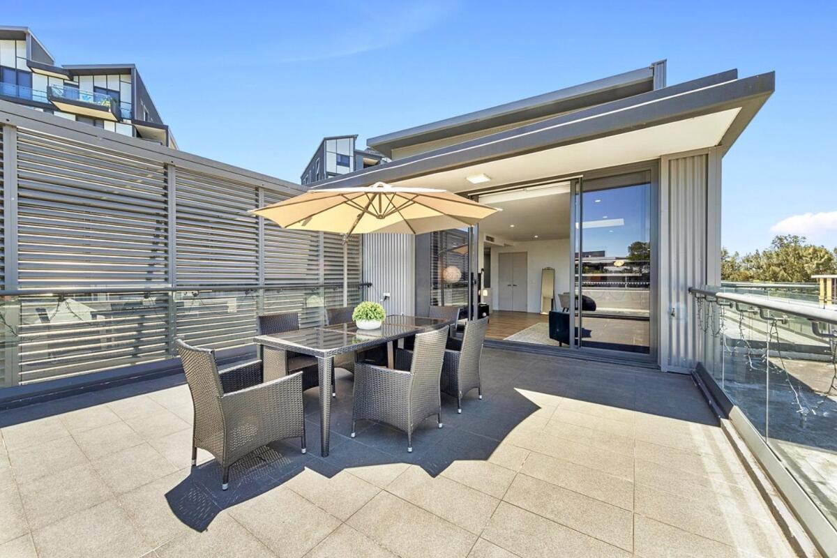 Lumiere 3br Serene Retreat - Views, Parking, Gym, Pool Apartment Sydney