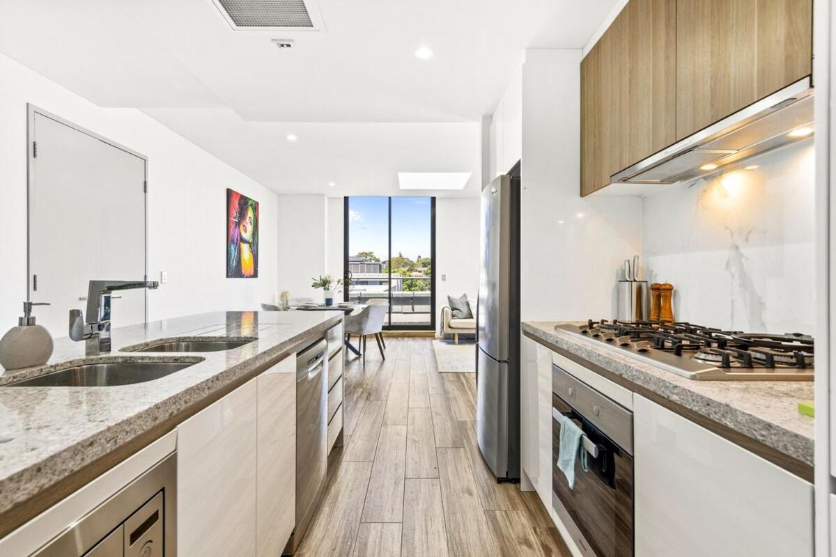 Lumiere 3br Serene Retreat - Views, Parking, Gym, Pool Apartment